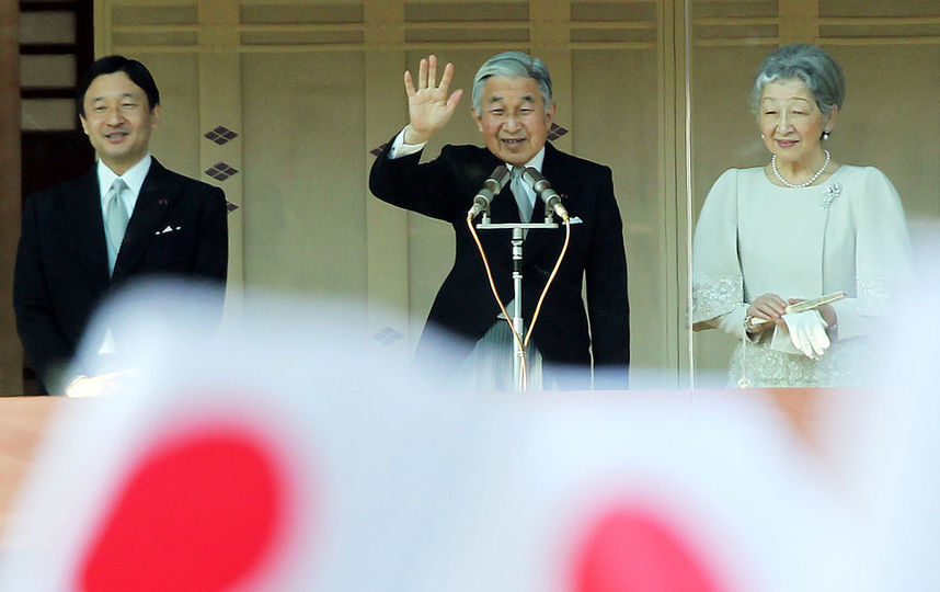Император Японии Акихито с женой Сёда Митико и сыном Нарухито. Фото Getty
