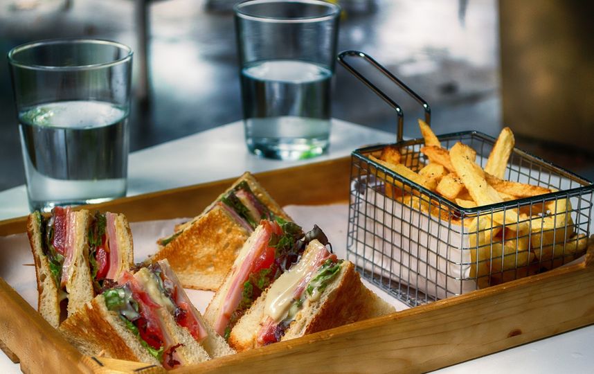 Люди, которые питались жирной пищей с большим количеством быстрых углеводов, сдавали тесты на запоминание и восприятие информации хуже. Фото Pixabay