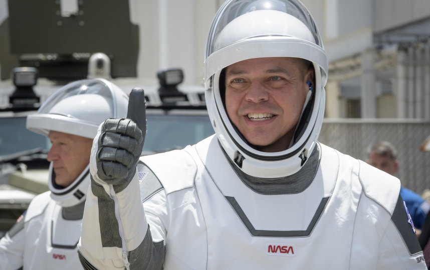 Корабль Crew Dragon доставит на станцию двух астронавтов – Дага Херли и Роберта Бенкена. Фото AFP