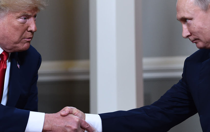 Встреча Путина и Трампа, рукопожатие. Фото AFP