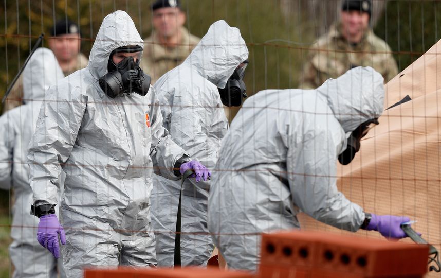 В городе работает полиция и войска химзащиты. Фото AFP