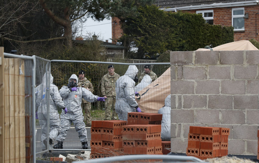 В городе работает полиция и войска химзащиты. Фото AFP