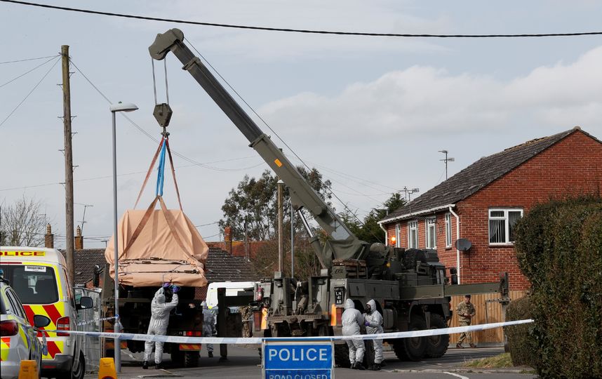 В городе работает полиция и войска химзащиты. Фото AFP