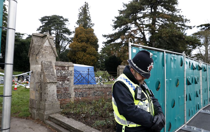 В городе работает полиция и войска химзащиты. Фото AFP