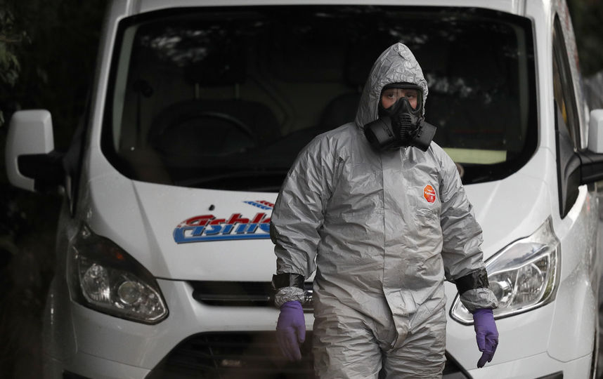 В городе работает полиция и войска химзащиты. Фото AFP