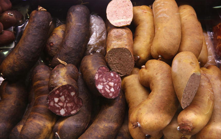 Жирная пища животного происхождения повышает уровень холестерина в крови. Фото Getty