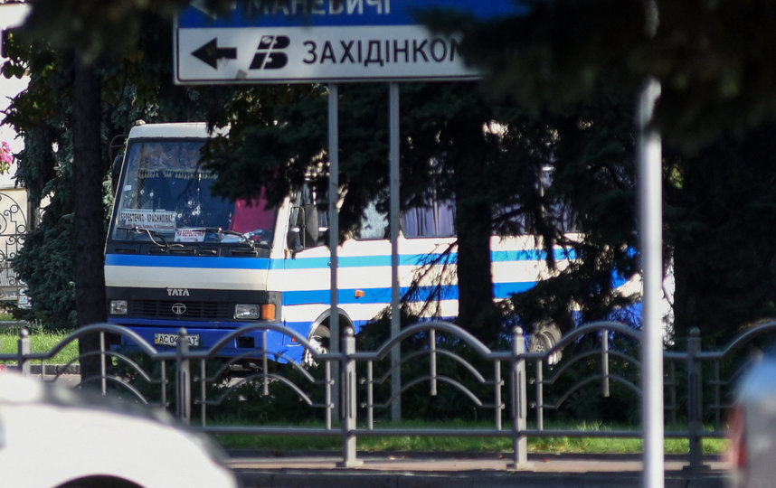 По предварительной информации в транспортном средстве находятся от 10 до 20 человек. Фото AFP