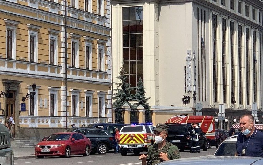 Захвативший заложника в Киеве назвал Владимира Зеленского шутом