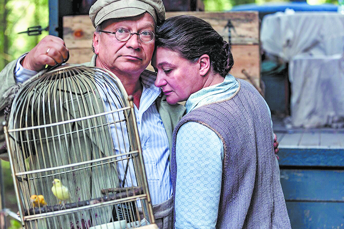 Кадр из фильма "Учёности плоды".