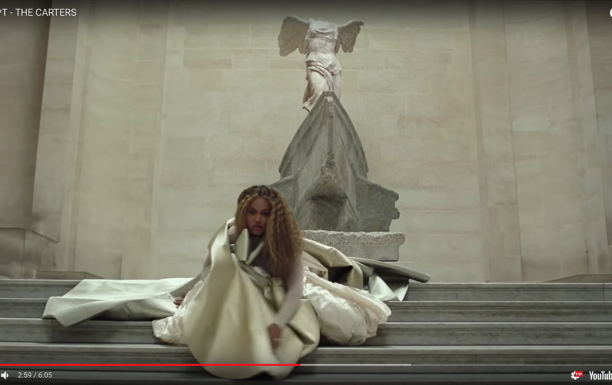 Новый клип на песню, в которой Бейонсе и Jay-Z рассказывают о том, какого успеха, богатства и признания они добились, проводит зрителя по нескольким залам Лувра. Фото Скриншот Youtube