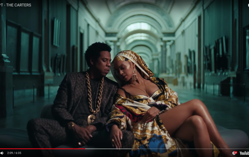 Новый клип на песню, в которой Бейонсе и Jay-Z рассказывают о том, какого успеха, богатства и признания они добились, проводит зрителя по нескольким залам Лувра. Фото Скриншот Youtube