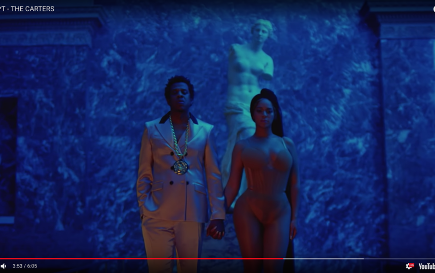 Новый клип на песню, в которой Бейонсе и Jay-Z рассказывают о том, какого успеха, богатства и признания они добились, проводит зрителя по нескольким залам Лувра. Фото Скриншот Youtube
