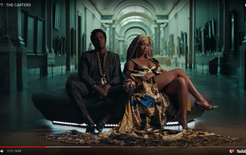 Новый клип на песню, в которой Бейонсе и Jay-Z рассказывают о том, какого успеха, богатства и признания они добились, проводит зрителя по нескольким залам Лувра. Фото Скриншот Youtube