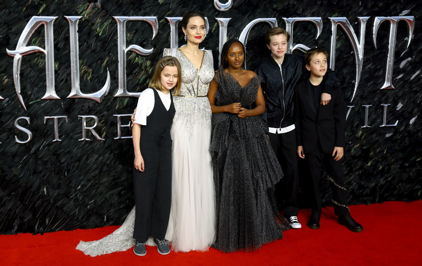 Анджелина Джоли с детьми. Фото Getty