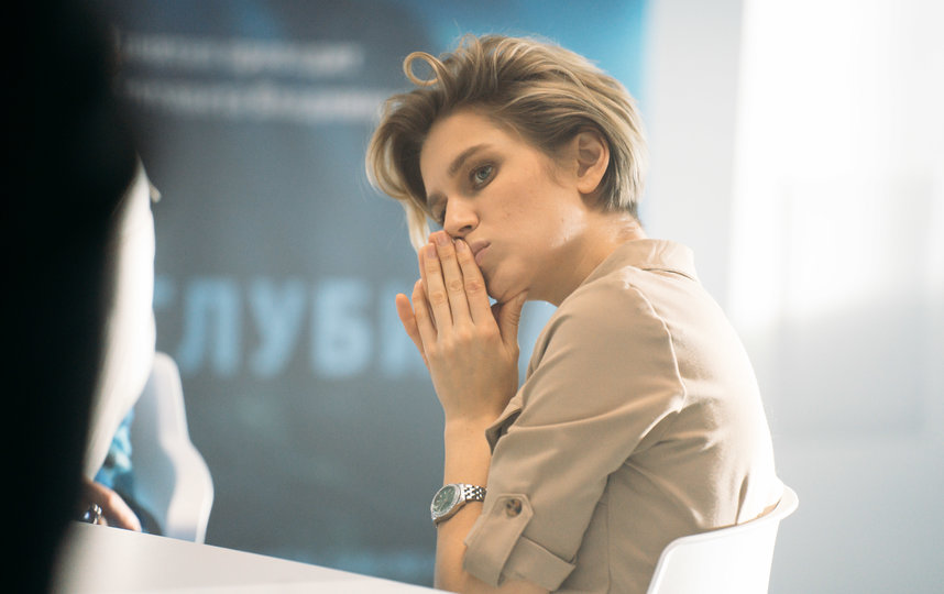 Дарья Мельникова играет психолога, который помогает подросткам в реабилитации. Вот что она рассказала Metro: "До того как прочитала сценарий, знала про "Синий кит". У моих знакомых так погибла дочка, которая состояла в этой группе. Так что сюрпризом тема не стала". Фото видеосервис Start