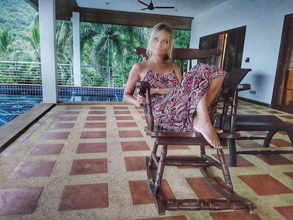 instagram.com/danaborisova_official/?hl=ru.