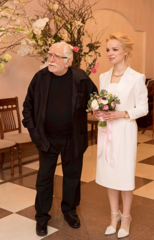 Виталина Цымбалюк-Романовская и Армен Джигарханян. Фото https://www.facebook.com/vitalina.romanovskaya