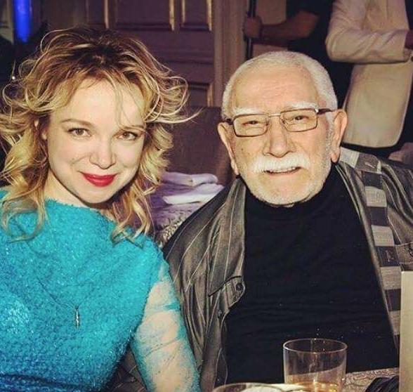 Виталина Цымбалюк-Романовская и Армен Джигарханян. Фото https://www.facebook.com/vitalina.romanovskaya