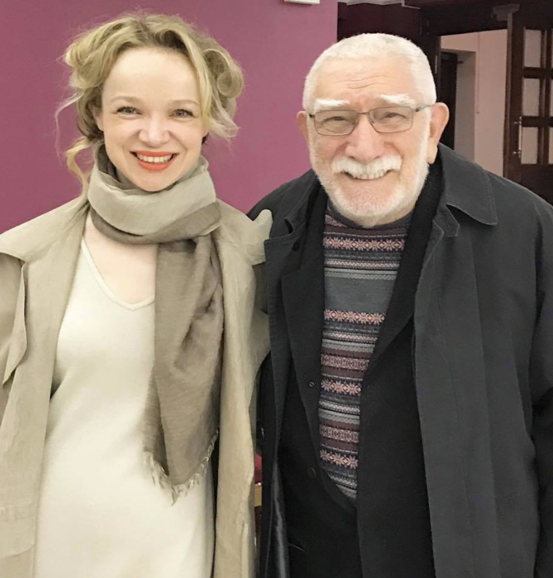 Виталина Цымбалюк-Романовская и Армен Джигарханян. Фото https://www.facebook.com/vitalina.romanovskaya