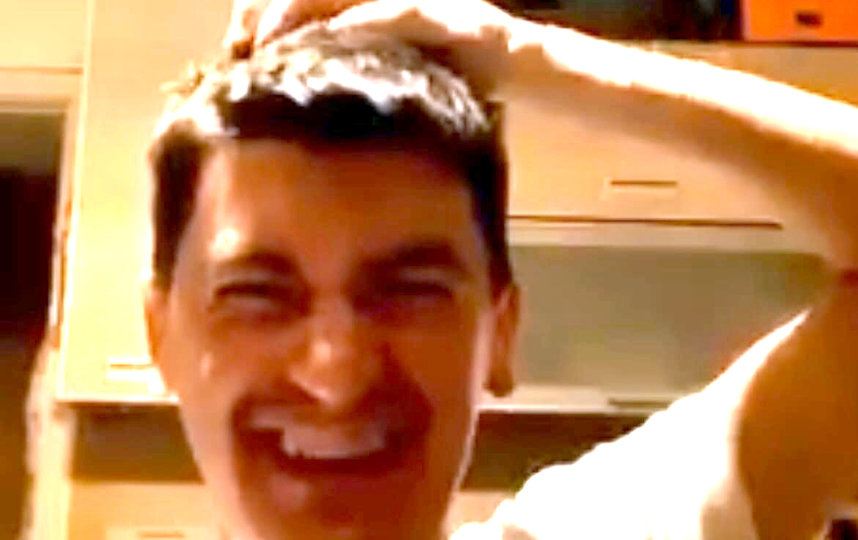 "Дринк-шоу". Фото скриншот: instagram.com/tv/B-RYhcigDDf/