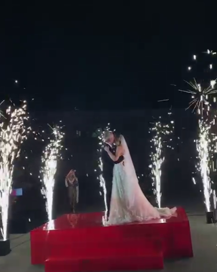 Поцелуй молодожёнов был очень долгим, даже не поместился на видео в «Инстаграме». Фото скриншот instagram @lenaperminova