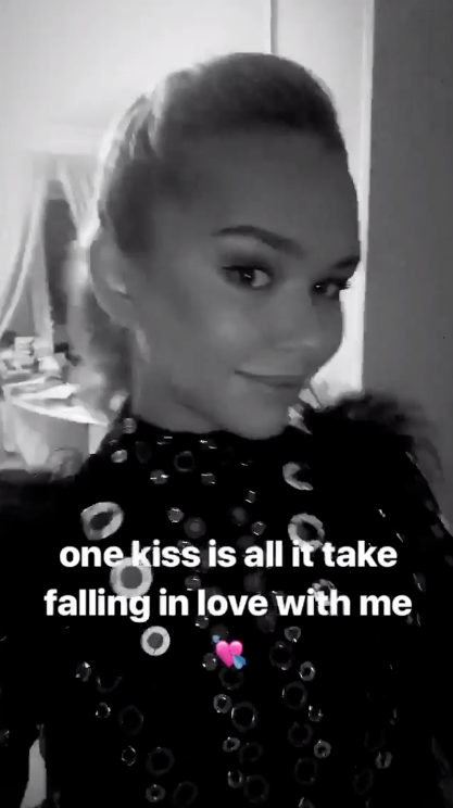 Стеша Маликова на вечеринке в честь 10-летия Tatler. Фото instagram/steshamalikova, Stories