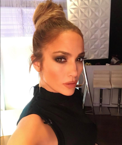 instagram.com/jlo/?hl=ru.