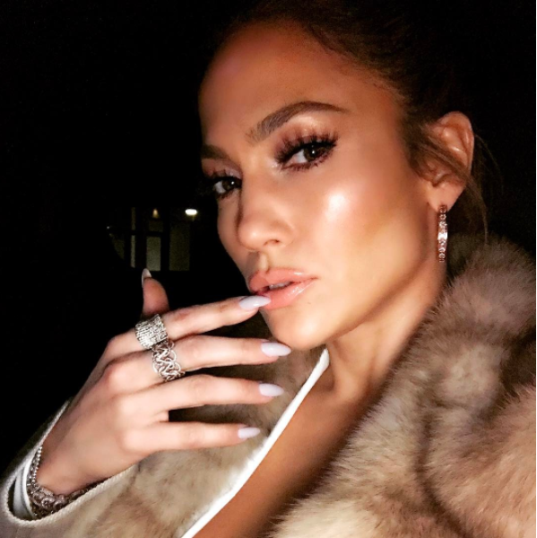 instagram.com/jlo/?hl=ru.