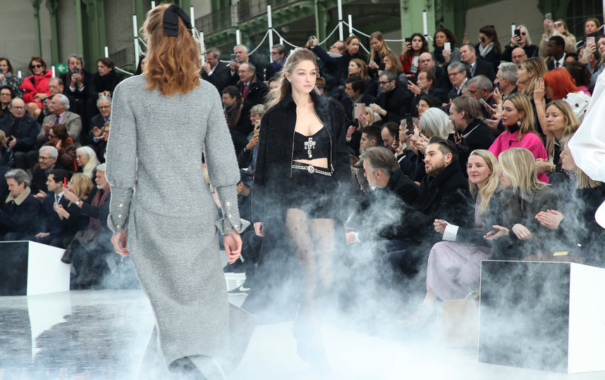 Джиджи Хадид. Показ Chanel. Фото Getty