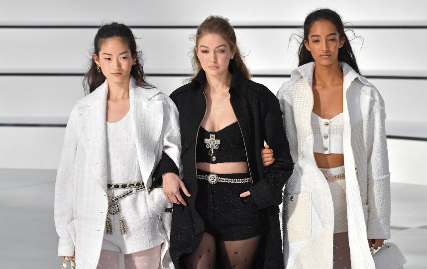 Джиджи Хадид. Показ Chanel. Фото Getty