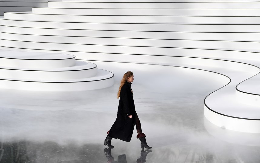 Джиджи Хадид. Показ Chanel. Фото AFP