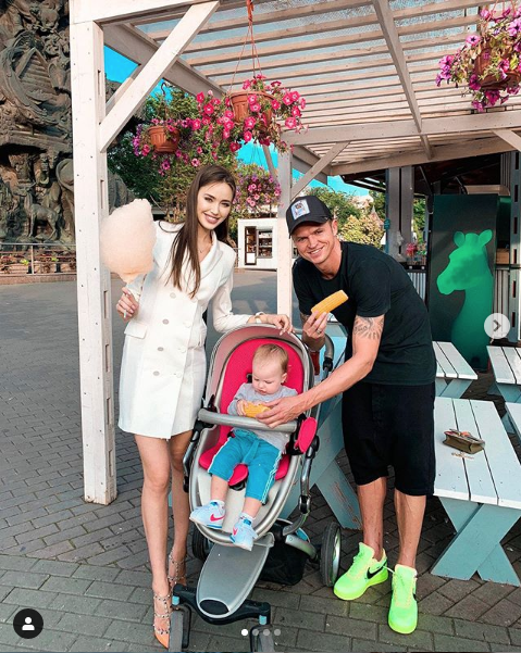 Дмитрий Тарасов и Анастасия Костенко с дочерью. Фото https://www.instagram.com/kostenko.94/