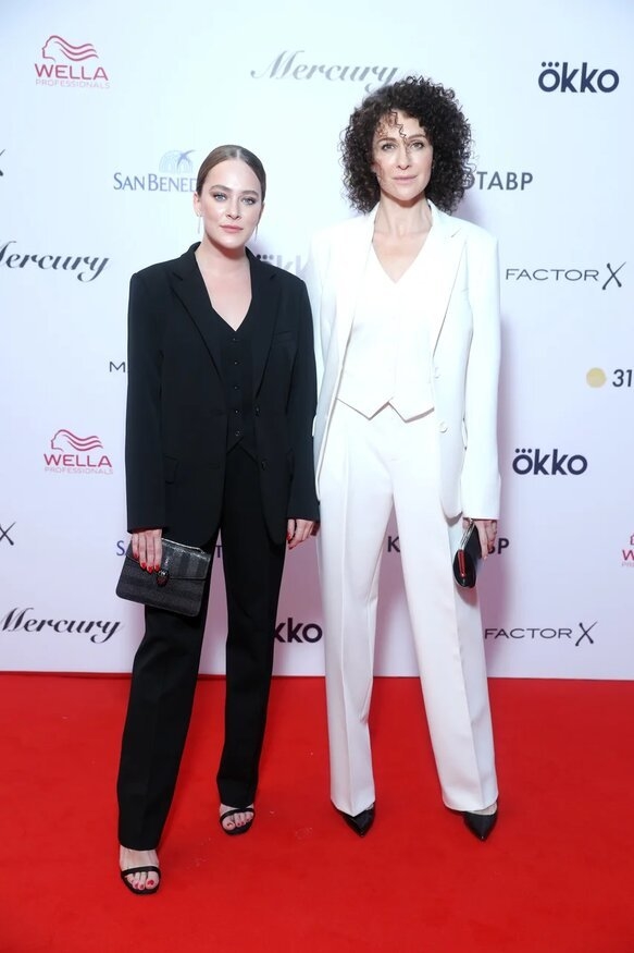 Аглая Тарасова (слева) и Ксения Раппопорт. Фото предоставлено пресс-службой ОКРФ "Кинотавр"