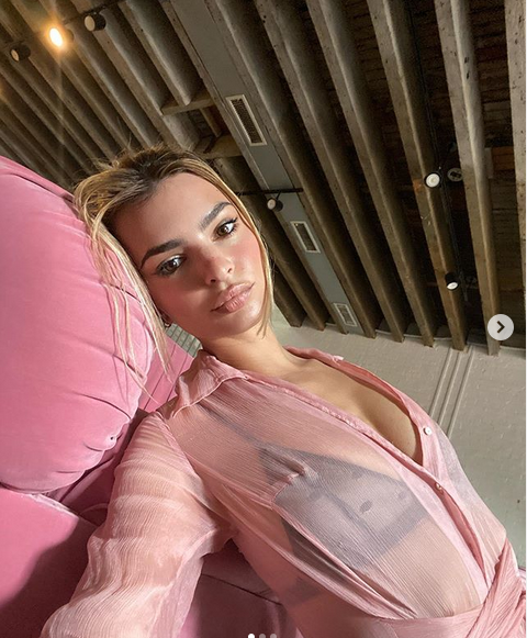 Эмили Ратаковски. Фото скриншот: instagram.com/emrata/