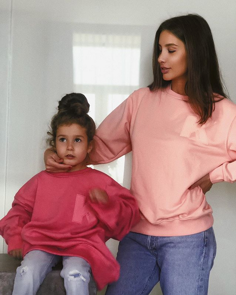 Кети Топурия и Оливия. Фото скриншот: instagram.com/keti_one_official/