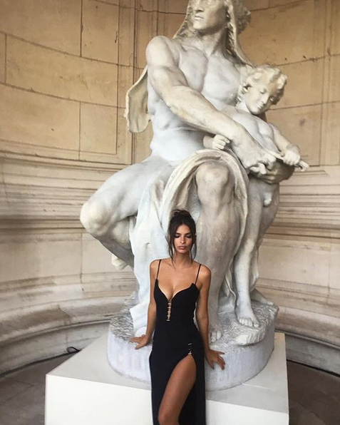 Эмили Ратаковски. Фото скриншот: instagram.com/emrata/