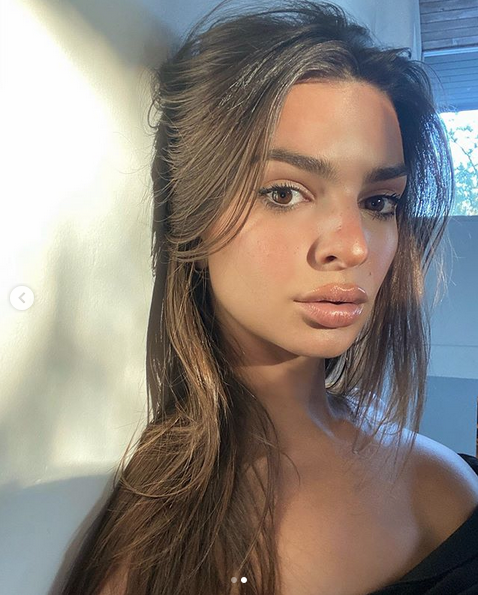 Популярная супермодель Эмили Ратаковски. Фото скриншот: instagram.com/emrata/