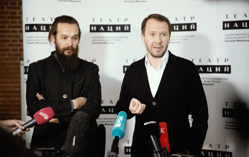 Режиссер Михаил Патласов и Евгений Миронов. Фото Пресс-служба Театра Наций