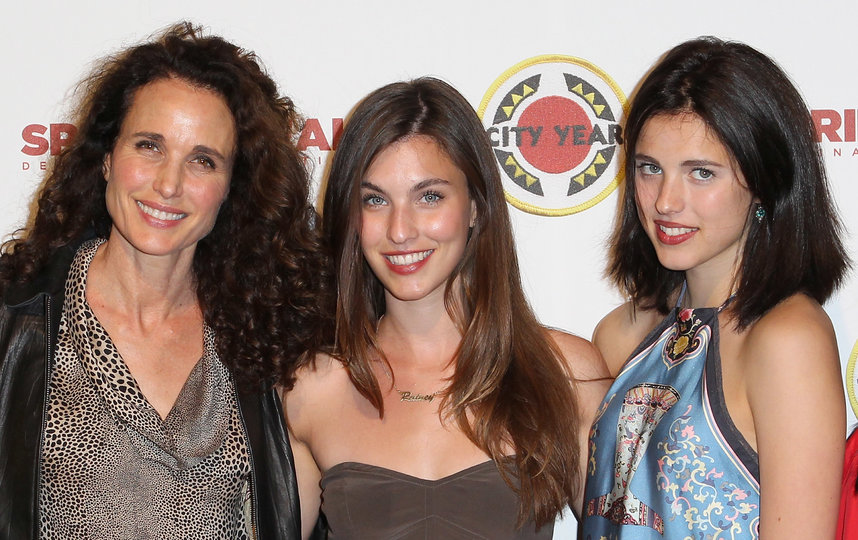 Энди Макдауэлл с дочерьми. Фото Getty