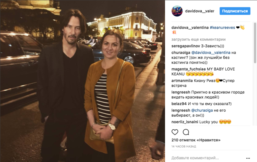 Киану Ривз фотографируется с фанатами в Петербурге. Фото Instagram