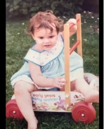 Виктория Бекхэм в детстве. Фото Instagram @victoriabeckham