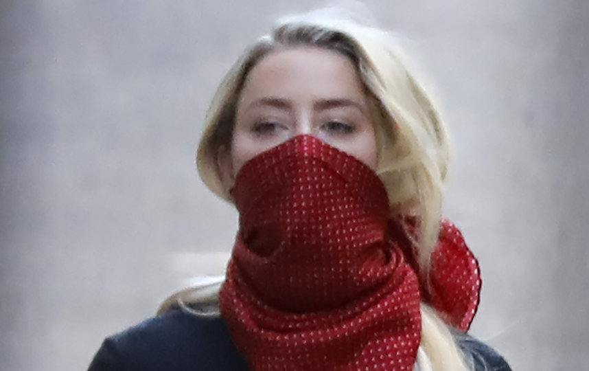 Эмбер Хёрд прибыла в здание Высокого суда в Лондоне. Фото AFP