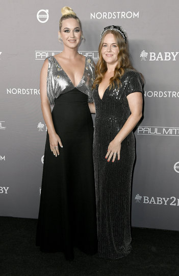 Кэти Перри с сестрой Анджелой Хадсон. Фото Getty