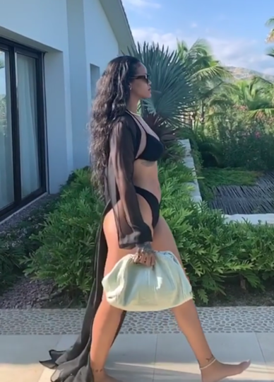 Рианна. Фото скриншот @badgalriri