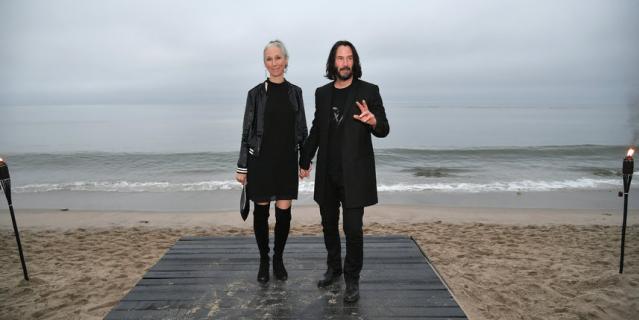 Киану Ривз и Александра Грант на показе мужской коллекции Saint Laurent Spring/Summer 2020.