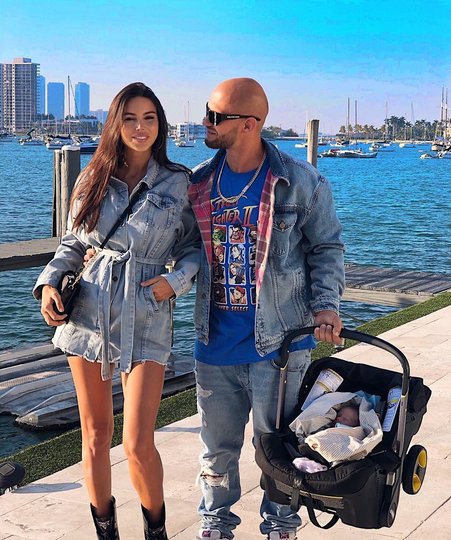 Оксана Самойлова и Джиган с сыном. Фото instagram.com/samoylovaoxana.