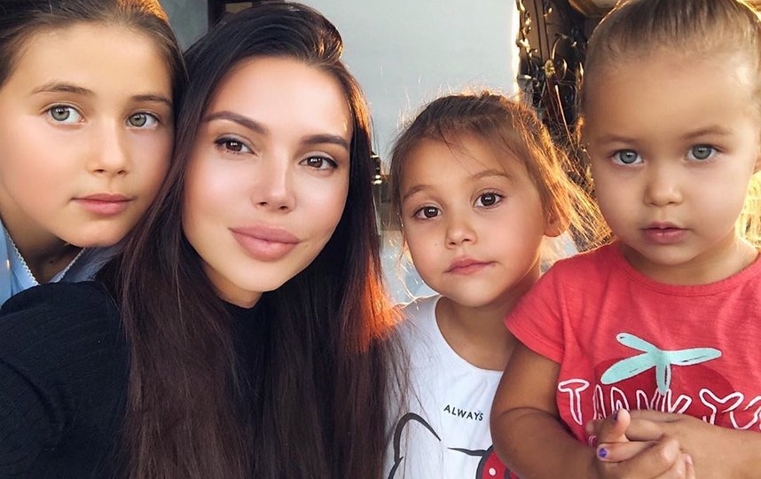 Оксана Самойлова с дочками. Фото instagram.com/samoylovaoxana.