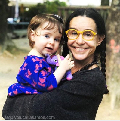 Луселия с внучкой Каролиной. Фото www.arquivoluceliasantos.com/, "Metro"