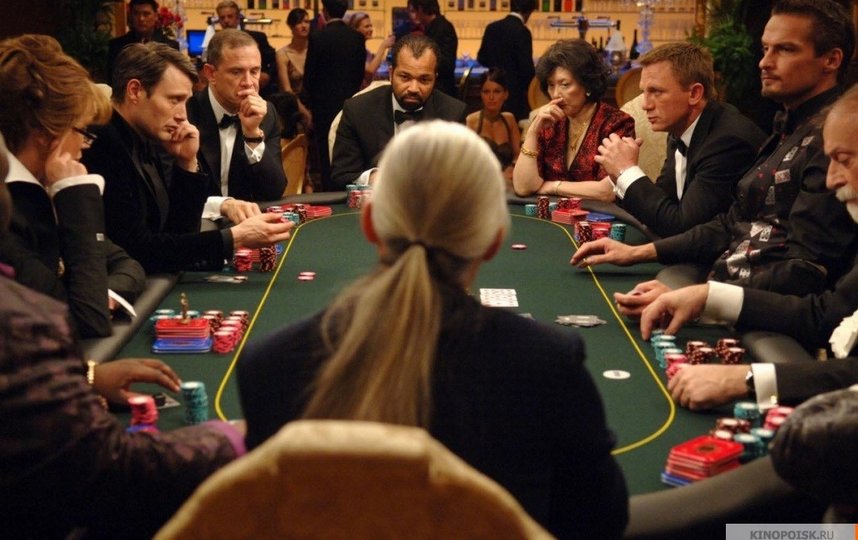 Кадр из фильма "Казино Рояль" (2006). Фото "Каскад фильм", kinopoisk.ru