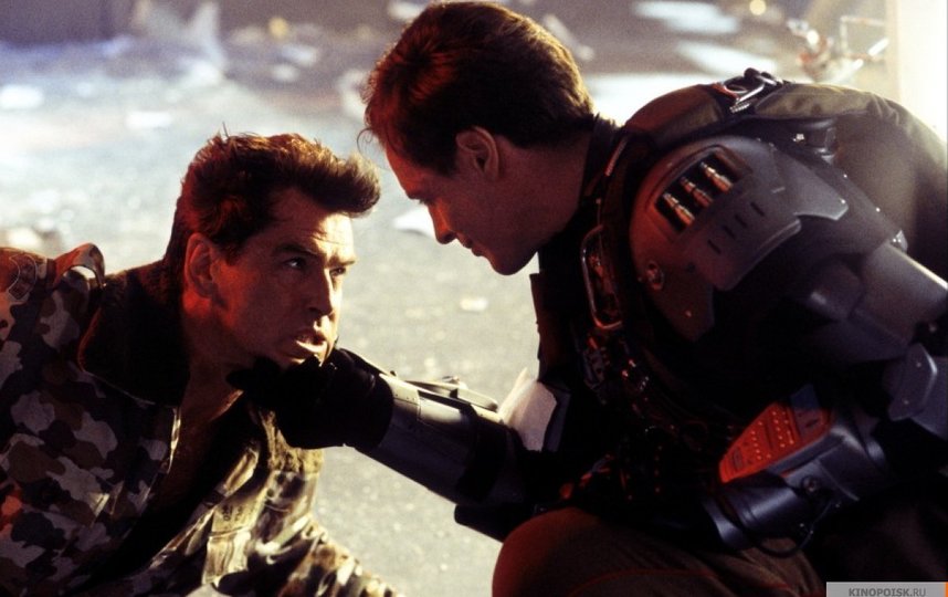 Кадр из фильма "Умри, но не сейчас" (2002). Фото "Гемини-Фильм", kinopoisk.ru